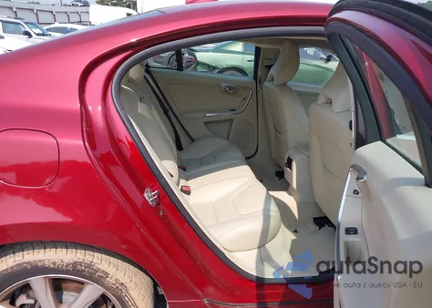 2016 Volvo S60 T5 Drive-E Premier z USA, uszkodzony, nr VIN YV126MFK4G1396231